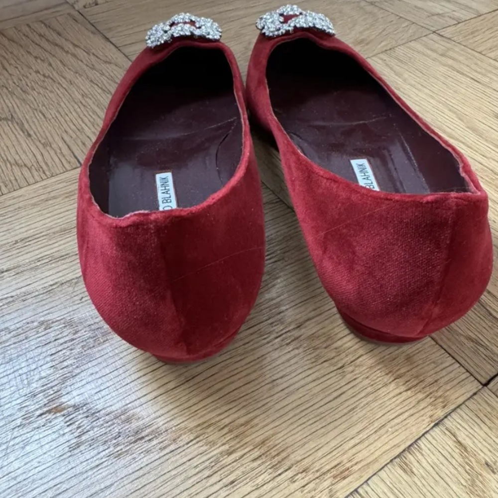 Manolo Blahnik Hangisi Burgundy Velvet Flats - Picture 3 of 7